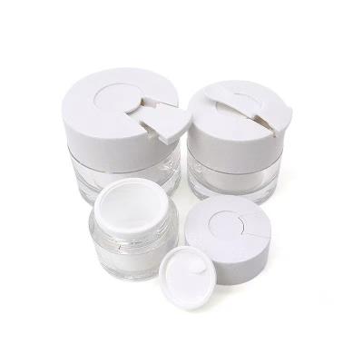 China Jarrón de crema redonda de 15 ml, 30 ml y 50 ml de capacidad con cuchara y diseño personalizado en venta