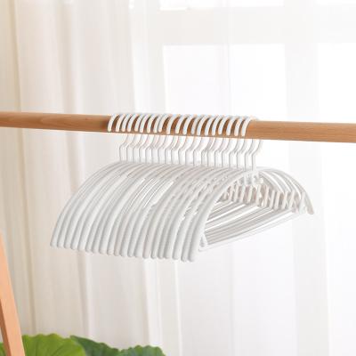 China Modern Supplier Hot Selling White Wide Shoulders PP Hanger Bow Shape Plastic Hangers for sale