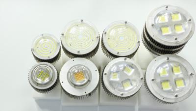 Chine Remplacement élevé de HalidBulb en métal d'appareil d'éclairage d'entrepôt de baie de l'aluminium LED d'ailerons à vendre