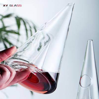 China Thermo Design Glass Fancy Pyramid Hand Blown Proof Borosilicate Glass Wine Decanter for sale