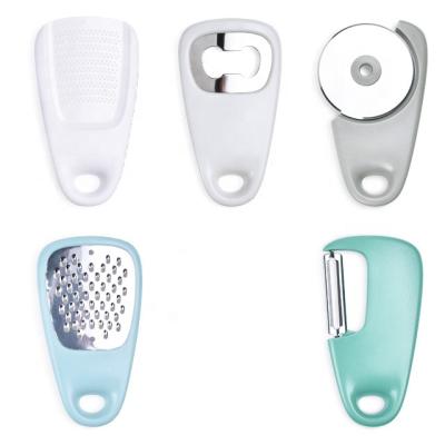 China DG-9329 Sustainable Grater Garlic Crusher Pizza Cutter Bottle Opener And Vegetable Peeler Space Saving Cooking Tools 5 PC Kitchen Instrument Set for sale