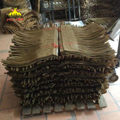 China Fireproof Plastic Farmhouse Palm Thatch Roof For Palapa Kits for sale