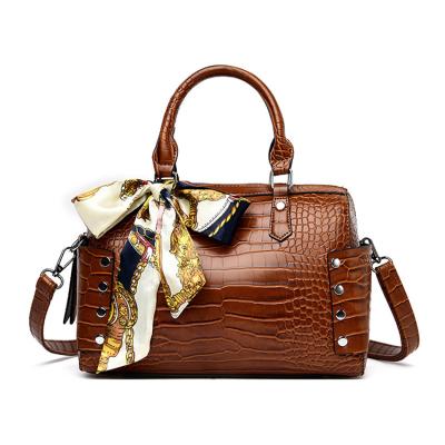 China PU with fashion manufacturer large capacity bags women's handbags elegant ladies snake combined luxury wholesale ladies handbags for sale