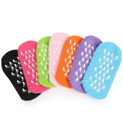 China 2021 New Commercial Sport Insurance Multi Colors QUICK DRY Cooling Spa Gel Socks Moisture Cooling for sale