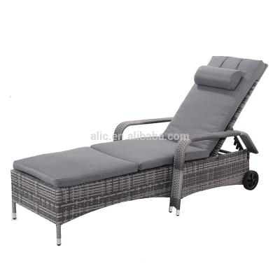 China Eco-freindly Porch Wicker Recliner Adjustable Sun Chair Lounge Chair Outdoor Patio Chair with Wheels for sale