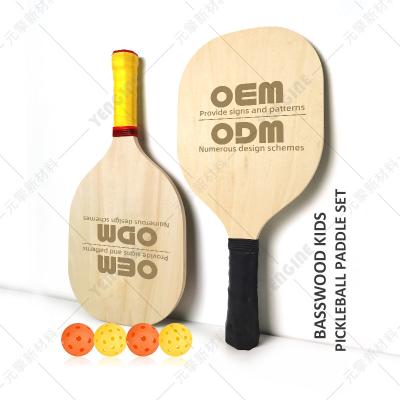 China Customized logo and graphics high quality 9.2mm wood pickleball paddle set of 2 basswood pickleball rackets 4 balls for kids 1939*2#basswood#because for sale