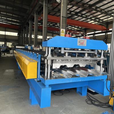 China Customized Chain Drive Floor Deck Roll Forming Machine With 28 Stations And Embossing Station for sale