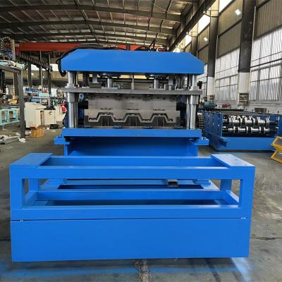 Cina Disegno personalizzato Floor Deck Roll Forming Machine con sistema di azionamento a catena e motori X2 da 30kw in vendita