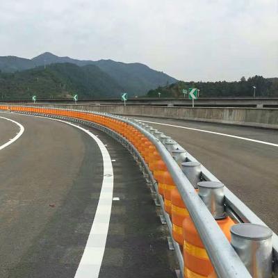 Chine Foam Roller Fence Highway Traffic Guard Rail Rotating Barrel Guardrail Anti-Collision Barrel Guardrail à vendre