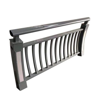 China Factory Highway Outdoor Metal Fence W Beam Guardrail Fence Protection SANLIU en venta