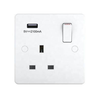 China BS Residential Standard Strip 13A 1 USB / All Purpose Single Switched Socket for sale