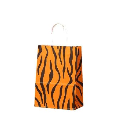 China Color personalizado Impresión de leopardo de papel Kraft de dibujos animados a rayas de la fiesta de recepción bolso de regalo de papel en venta