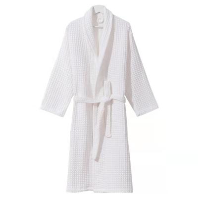 China Viable Ready To Ship Luxury 5 Star Hotel Puffed White 100% Organic Cotton Waffle Weave Robe Bathrobe With Gold Trim for sale