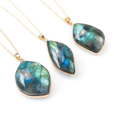 China Wholesale Natural Labradorite Stone Gemstone China Crystal Therapy Pendant Necklace For Gift for sale