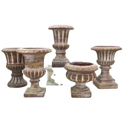 China Eco-friendly Outdoor European Style Urn Planter Antique Decor Urn For Flowers for sale