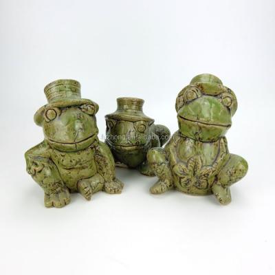 China Cute Europe Ceramic Frogs With Hat On For Garden Decor for sale