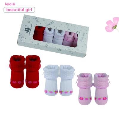 China Gift Box Toddler Bumps New Love Gift Box Baby Gift Set Christmas Bumps Baby Cotton Bumps Baby Bow Socks for sale