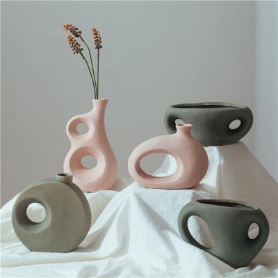 China Fashion Design Nordic Table Decoration Unique Minimalist Ceramic Tabletop Vases and Porcelain Vases for Weddings Centerpiece for sale