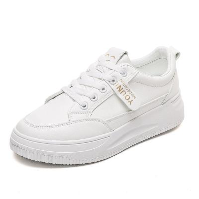 China Chunky Shoes Pu Leather Lady Waterproof Low Top Essential White Trainers for sale