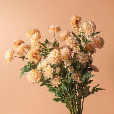 China Art Decor Artificial Flower Bouquet Living Room Flower Arrangement Indoor Dining Table Home Decorations Simulation Iceland Daisy for sale