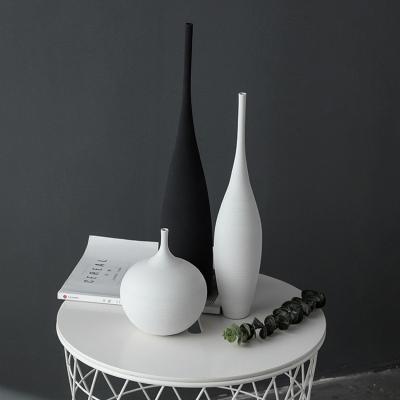 China Art Decor Nordic Minimalism Modern Home Decoration Black And White Wire Brushed Ceramic Vase Decoration for sale