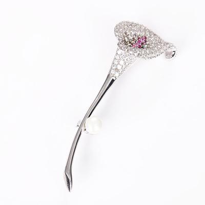 China Decorative Custom Brooches Pin For Women Flower Rhinestone Pearl Metal Channel Brooches Gold Silver Environmental Friendly Jewelry for sale