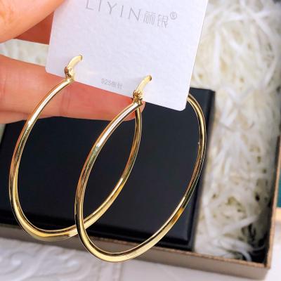 China Hiphop Valentine Gift Metal Gold Circle Earrings 24k Gold Color Big Hoop Earrings For Woman for sale