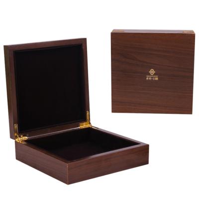 China Lango Logo Silk Screen Printed Luxury MDF Medal Box Handmade Shiny Natural Color Lacquer Wooden Box For Medal for sale