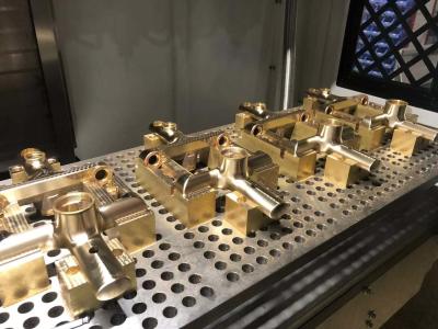 Cina Levigatrice del sistema di controllo di Mitsubishi CNC per gli accessori del montaggio del bagno in vendita