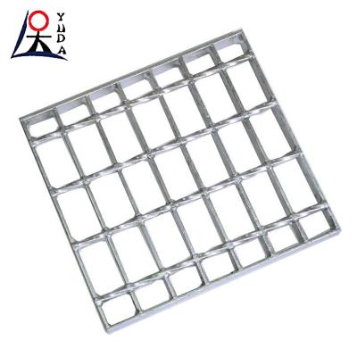 China Tipo dentado, sumergido en caliente, 30 x 3 mm, rejilla de acero galvanizado de 0,3-1,5 m para edificios metálicos en venta