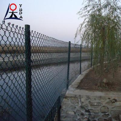 China Enlace de cadena de alambre de ciclón galvanizado en malla de alambre de hierro Rollo de privacidad Valla de metal en venta