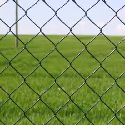 China Galvanized Chain Link Fence Prices Galvanized Diamond Hole Cyclone Wire Mesh en venta