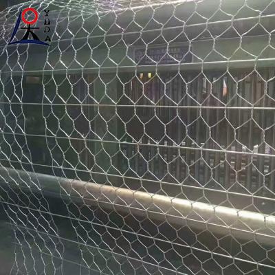 China Red de alambre de acero con bajo contenido de carbono red hexagonal de gabión tejida Gabion Stone Cage en venta