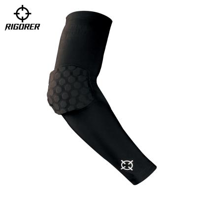 China Durable honeycomb arm protector anti-collision sleeve for all kinds of sports. en venta