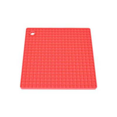 China Non-slip Table Accessories Mat Utensil Heat Resistant Potty Pad Silicone Trivet Mat silicone pot table stand viable square dining table for sale