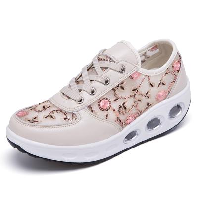 China Anti-odor Women Running Shoes Breathable Sports Shoes Women Outdoor Lightweight Sports Walking Sneakers for sale