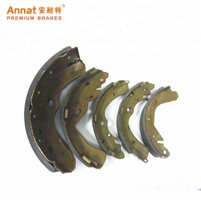 China Semi Metallic Drum Brake Shoe Riveting Riveting Machine Fits For Mitsubishi Canter Truck for sale