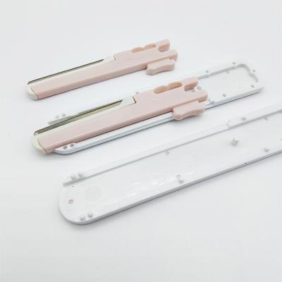 China Foldable Fashion Eyebrow Trimmer Tilted Plastic Makeup Razor Knife With Comb For Women for sale