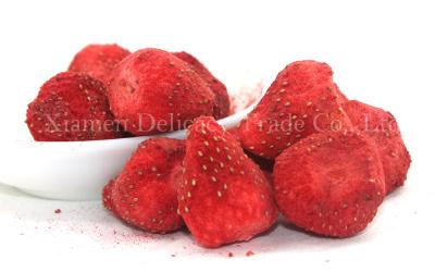 China Delicious Freeze Dried Fruits Bulk Whole Easy Quick Strawberry Snacks for sale