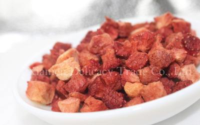 China Red Natural Freeze Dried Strawberries Dices Cubes for Desserts for sale