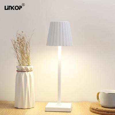 China Lámpara de mesa LED de toque negro o blanco 3W con 3 LEDs en acabado tri-tono en venta