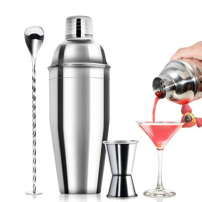 China Large Cocktail Shaker Set 24oz Stainless Steel Large Capacity Martini Shaker Drink Mixer Set with Liquor Bar Tools Ice Strainer Bar Spoon for sale