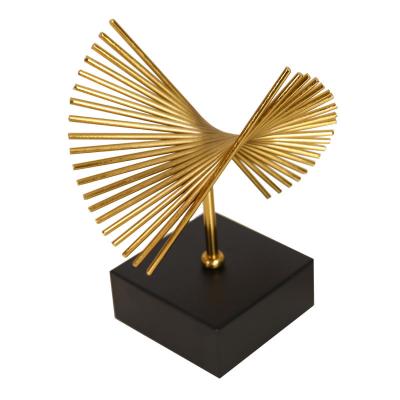 China Modern Nordic Light Luxury Metal Artifact Home Porch Cabinet Mid Century Living Room TV Golden Eagle Creative Ornaments for sale