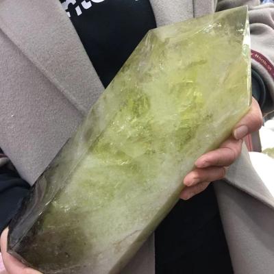 China China Wholesale Natural Quartz Hand Polished Healing Yellow Crystal Columns for sale