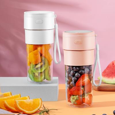 China USB Rechargeable Electric Fruit 1500mah Easy Handling Portable 300ml Mini Juicer for sale