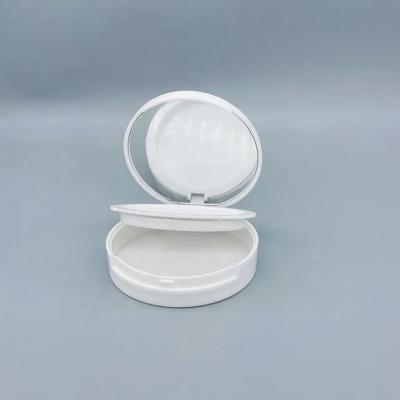 China Cosmetic Makeup 15g Empty Waterproof Magnetic White Container Compact Powder Case With Mirror for sale