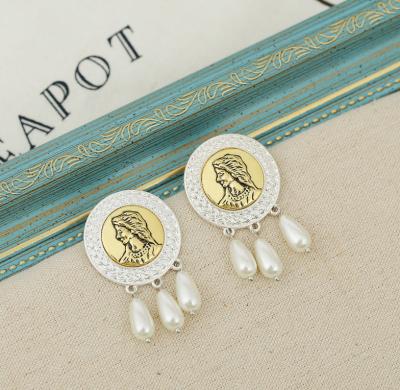 China CLASSIC Trendy Pearl Gold Plated Earrings Women Drop Earrings Jewelry Hanging Pearl Earrings for sale