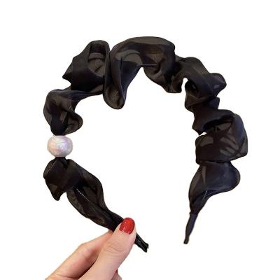 China Fashionable and elegant wave decoration fabric pleated pearl hair band for sale