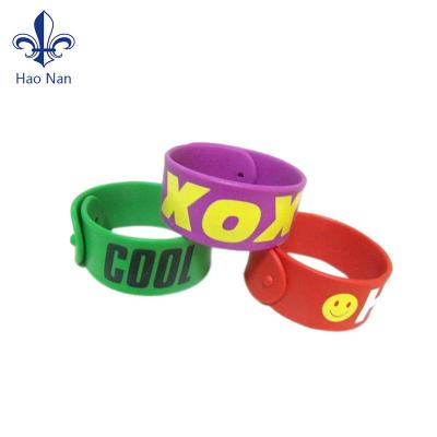 China Cute Hot Kids Silicone Silicone Bangles Plastic Colorful Flexible Slap Bracelets Gift for sale