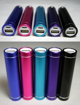 Κίνα 2200mah επανακαταλογηστέα τράπεζα δύναμης κραγιόν φορητή με τους υψηλούς λαμπτήρες χεριών προς πώληση